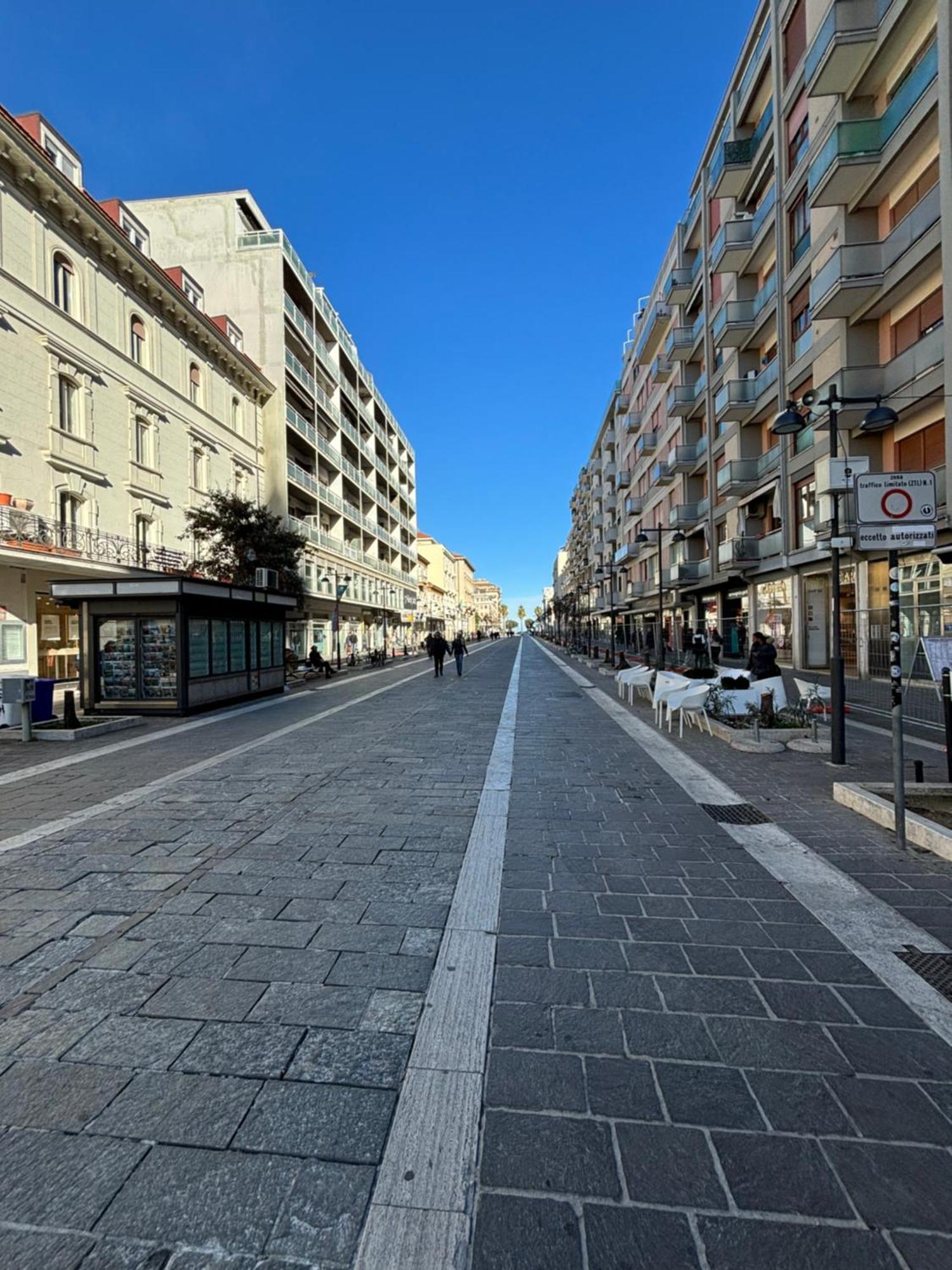 Michelangelo Apartment Pescara Bagian luar foto